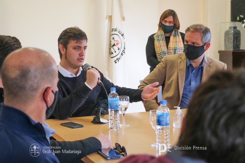 Santoro, Yeza y la empresa 12 de Octubre firmaron el convenio para la 