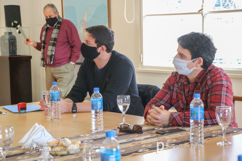 Santoro, Yeza y la empresa 12 de Octubre firmaron el convenio para la 