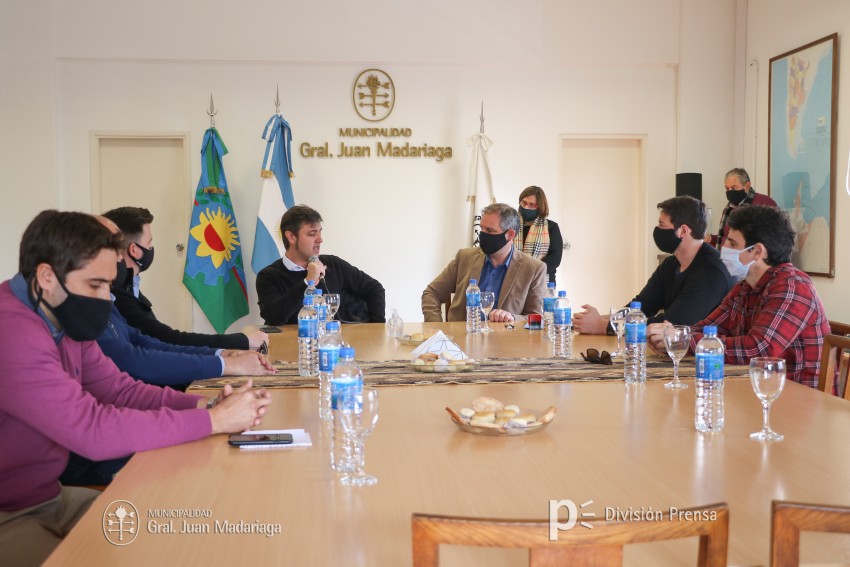 Santoro, Yeza y la empresa 12 de Octubre firmaron el convenio para la 