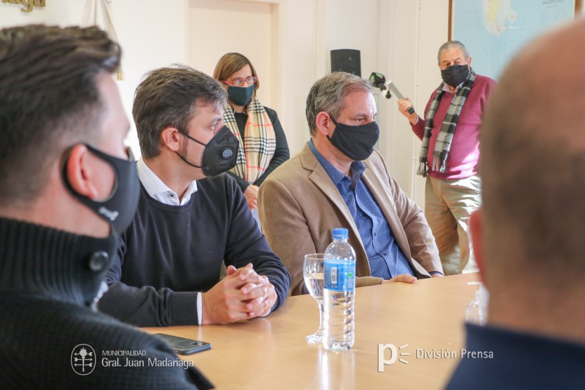 Santoro, Yeza y la empresa 12 de Octubre firmaron el convenio para la 