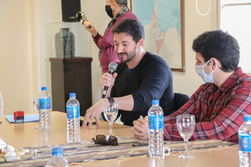 Santoro, Yeza y la empresa 12 de Octubre firmaron el convenio para la 