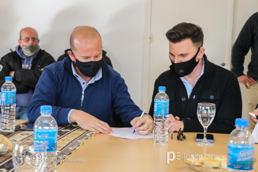 Santoro, Yeza y la empresa 12 de Octubre firmaron el convenio para la 