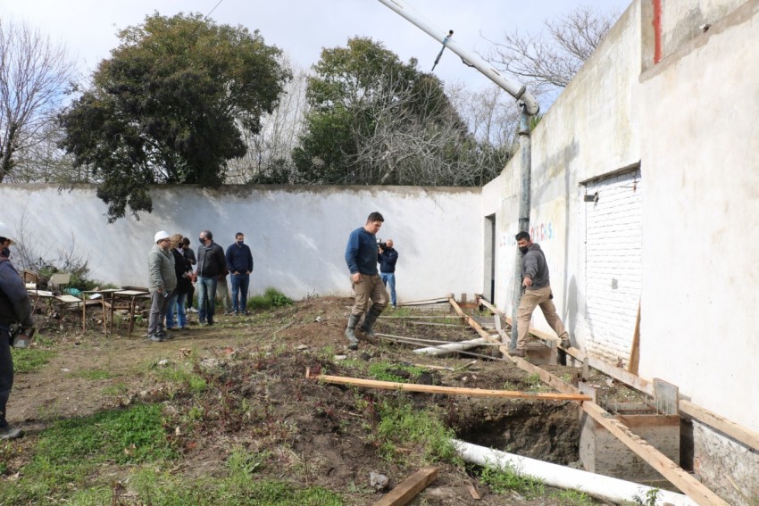 Retomaron los trabajos en la obra del SUM de la Escuela Tuy