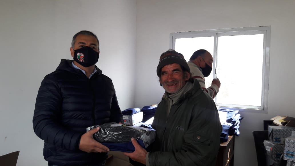 Otorgaron indumentaria de trabajo a empleados municipales