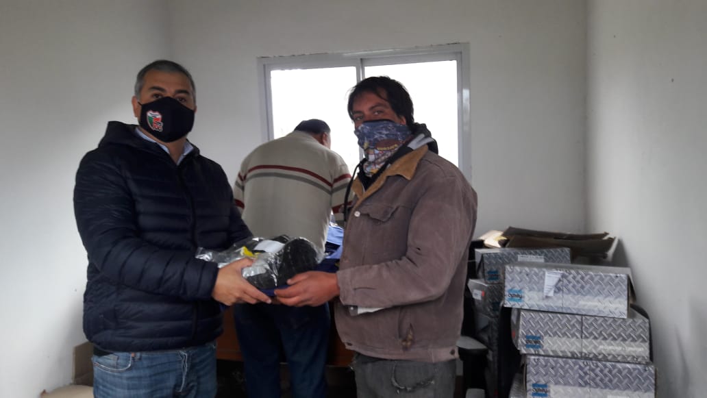 Otorgaron indumentaria de trabajo a empleados municipales