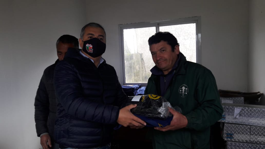 Otorgaron indumentaria de trabajo a empleados municipales