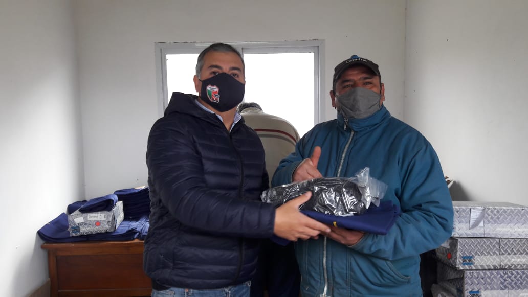 Otorgaron indumentaria de trabajo a empleados municipales