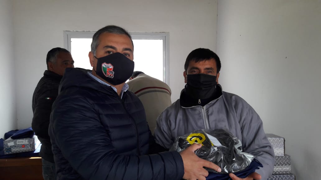 Otorgaron indumentaria de trabajo a empleados municipales