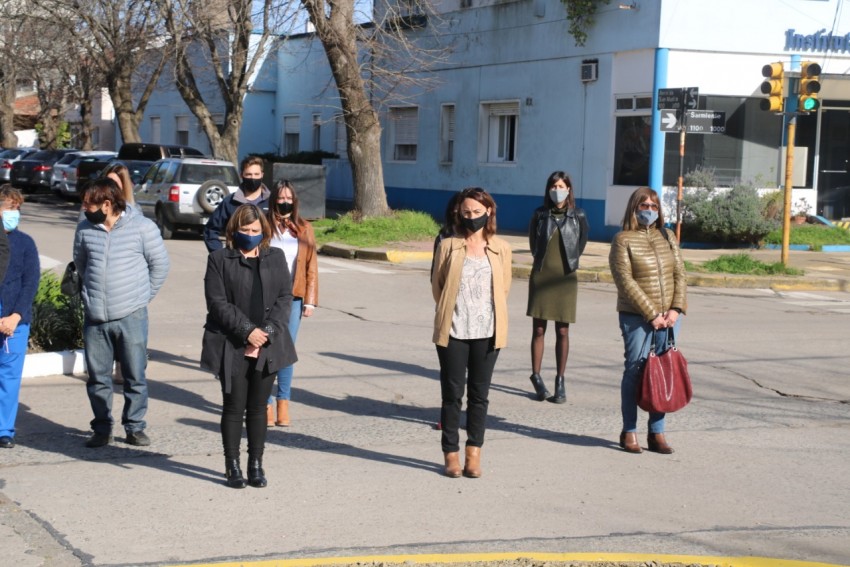 Autoridades participaron del acto protocolar por el Da del Maestro