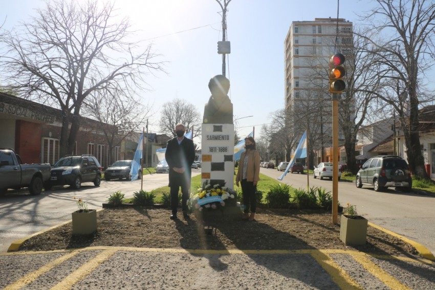 Autoridades participaron del acto protocolar por el Da del Maestro