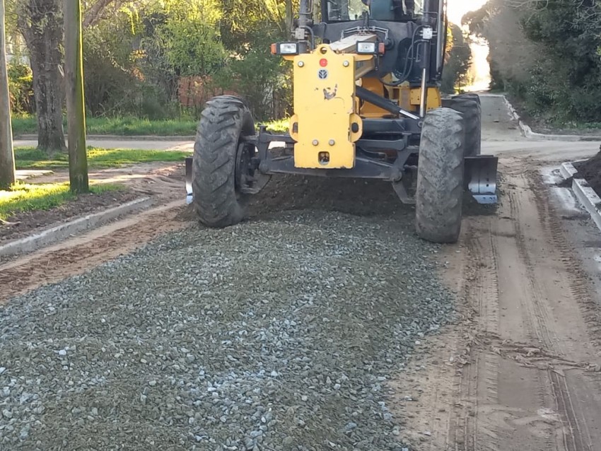 El municipio trabaja en la limpieza de canales a cielo abierto