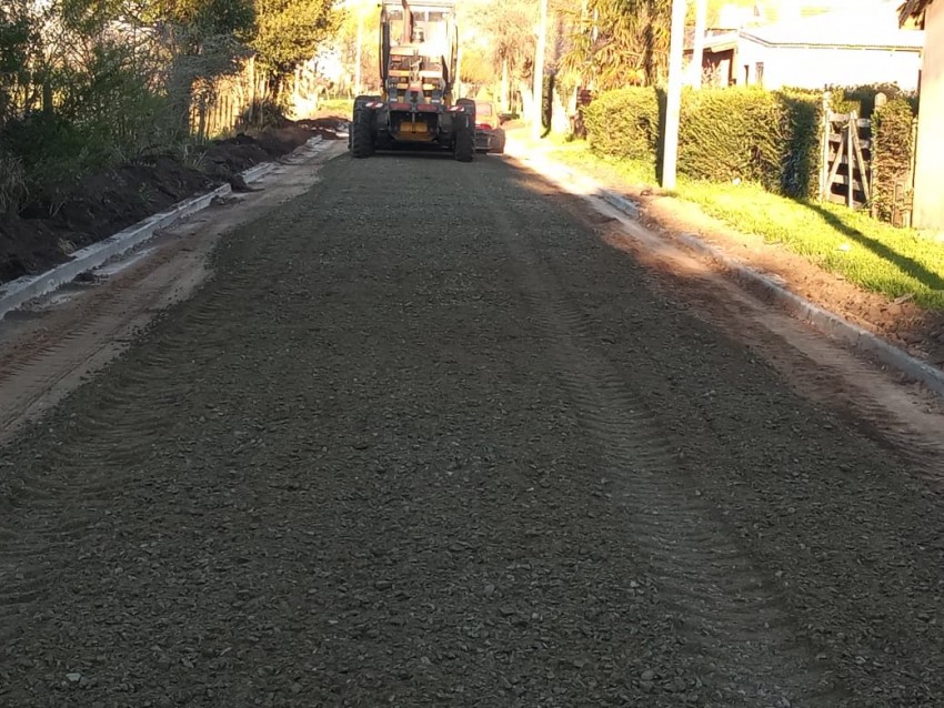 El municipio trabaja en la limpieza de canales a cielo abierto