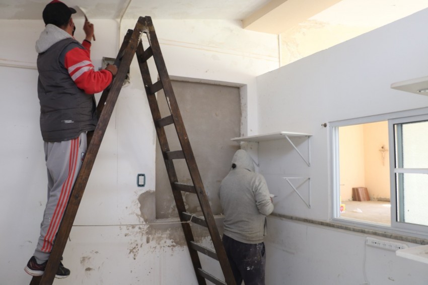 Santoro recorrió la obra del Hogar de Ancianos