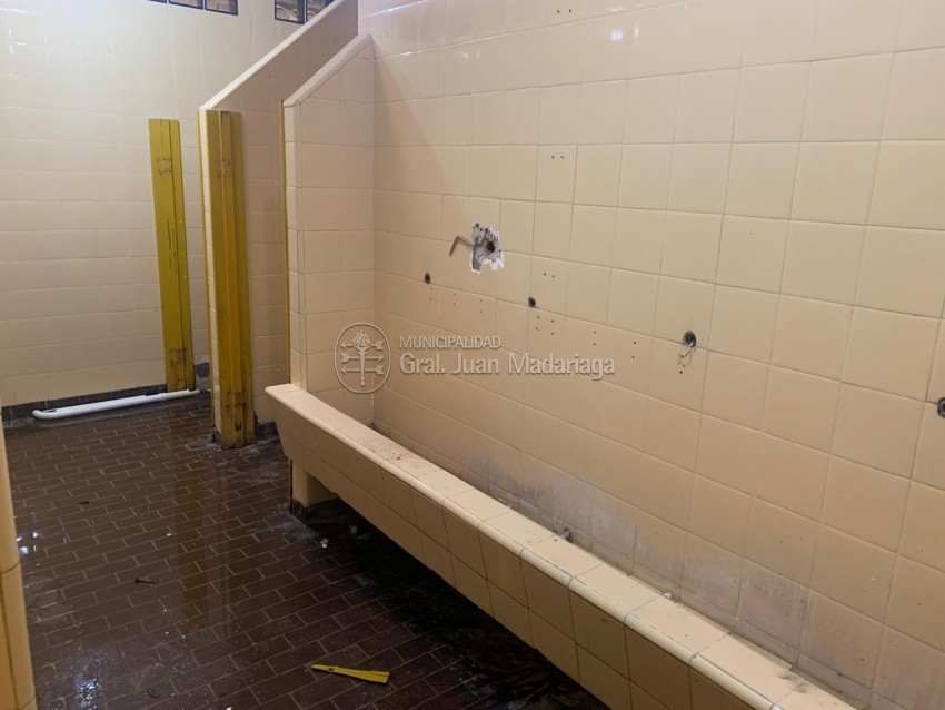 Iniciaron las obras para duplicar los ba�os en la Escuela 501