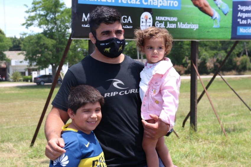 Descubrieron el cartel de ingreso a la ciudad que tiene como figura a 