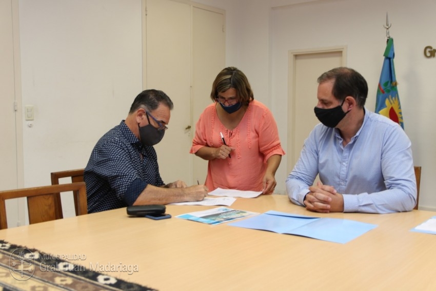 Firmaron el convenio con la empresa que har la repavimentacin de la 