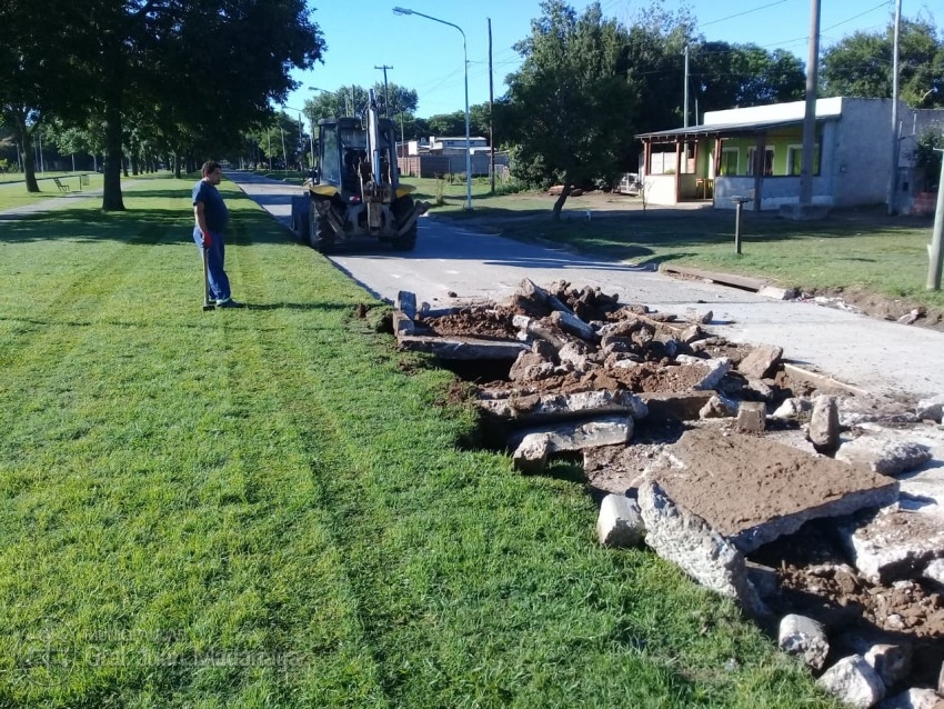 Avanzan los trabajos de bacheo sobre la Av. Buenos Aires
