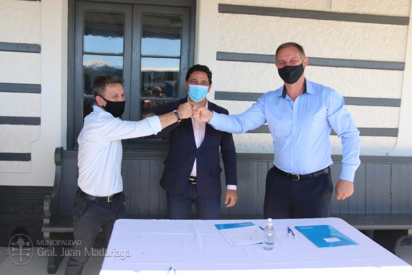 Santoro firm el convenio con Marinucci por la seguridad en los pasos 