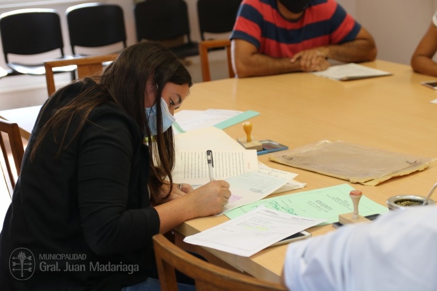 Cuatro vecinos recibieron la certificacin de la Proteccin de la Vivi