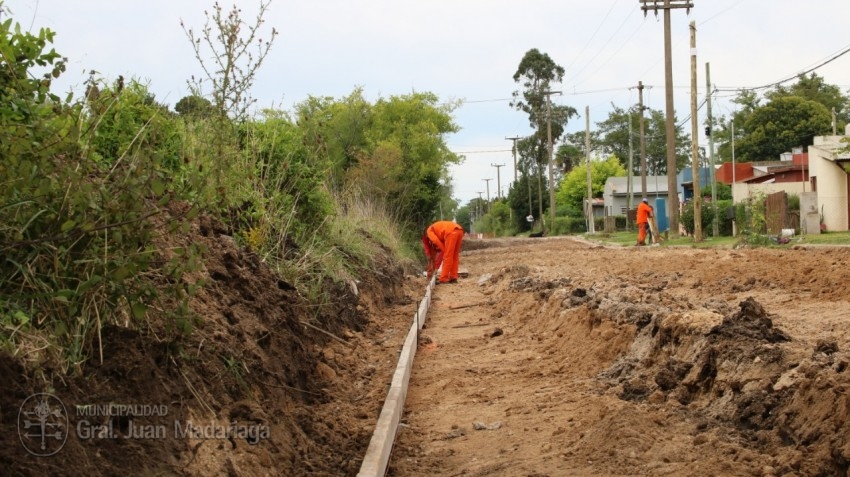 Comenzaron los trabajos de asfaltado en la Calle 8