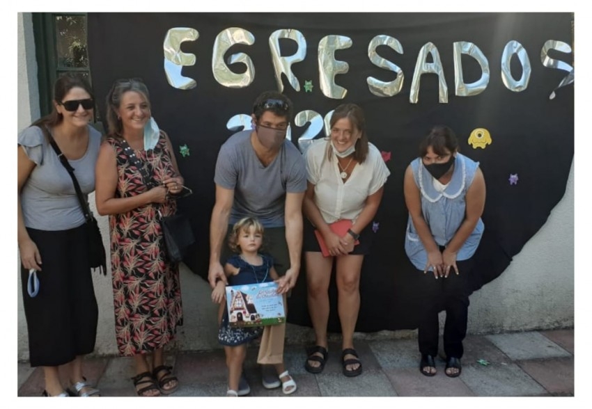 Egresaron los alumnos de la casita de chocolate