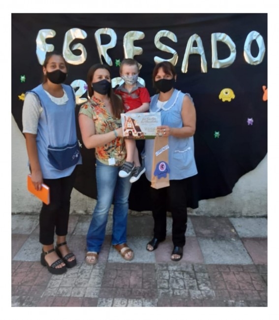 Egresaron los alumnos de la casita de chocolate