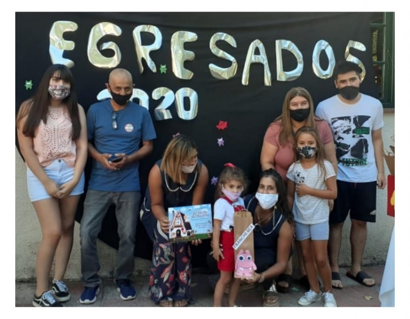 Egresaron los alumnos de la casita de chocolate