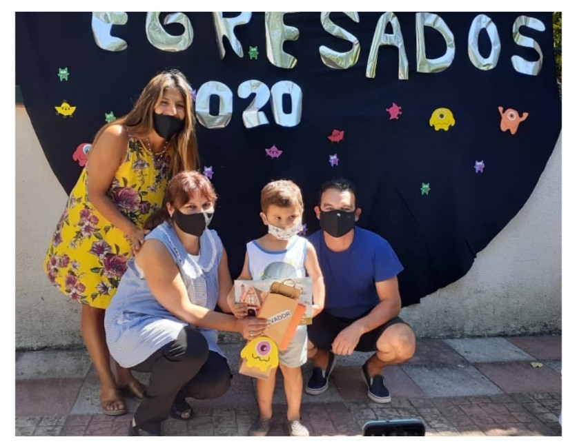 Egresaron los alumnos de la casita de chocolate