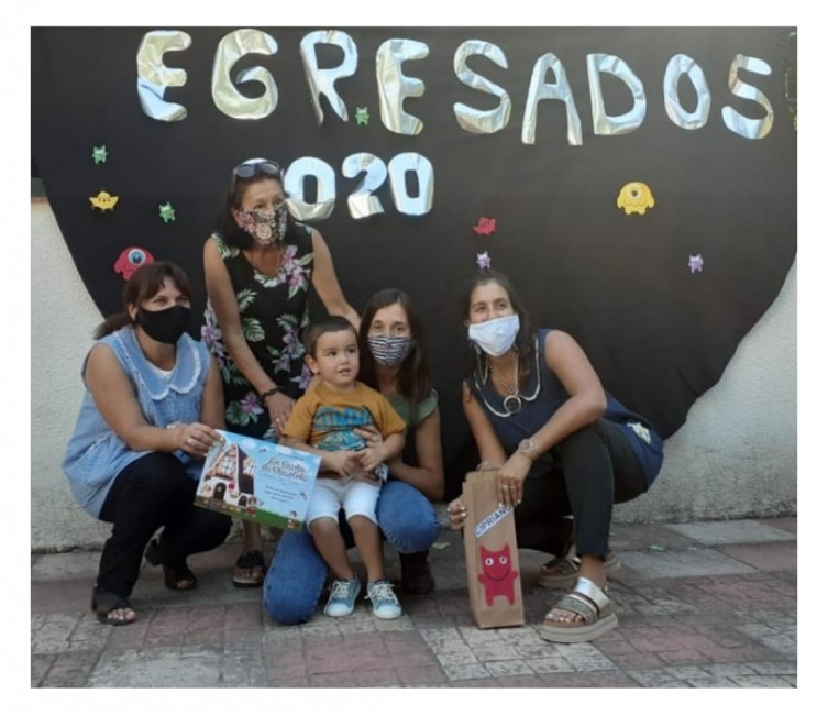 Egresaron los alumnos de la casita de chocolate