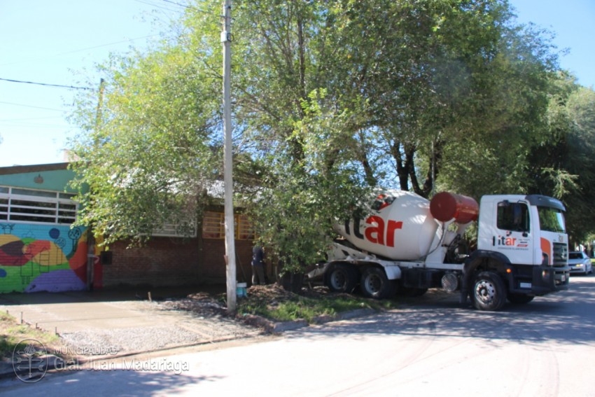 Santoro recorri la obra de la Escuela 501 prxima a culminarse