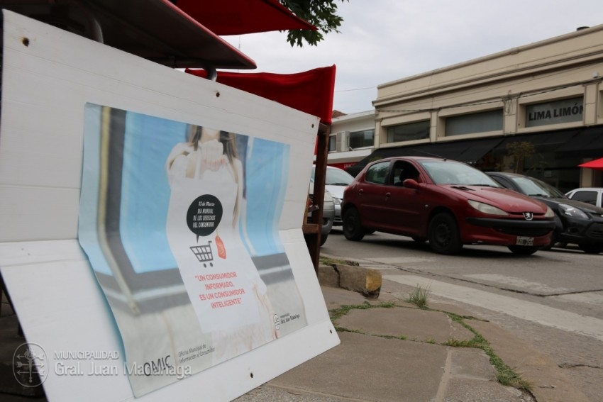 En el Da Internacional de los Derechos del Consumir repartieron folle