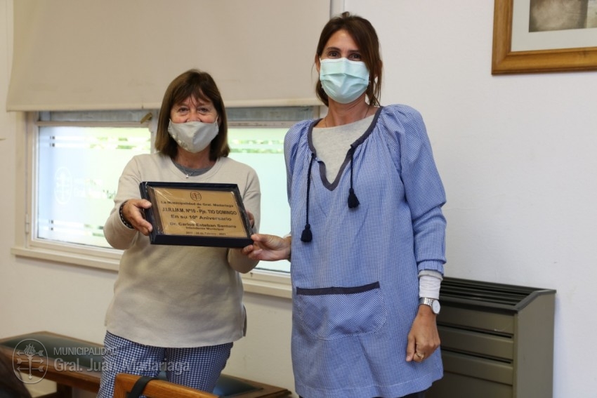 Entregaron placas conmemorativas a instituciones educativas