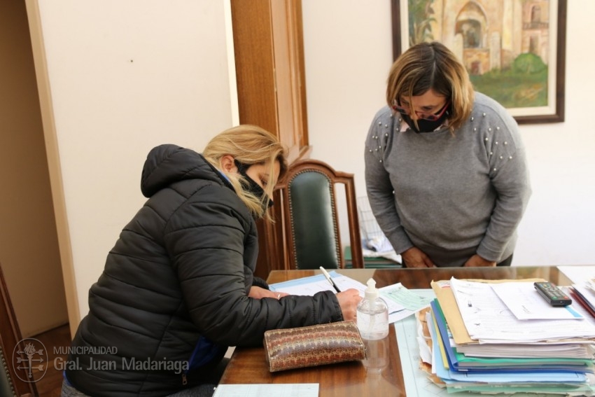 Continan con la entrega de aportes a instituciones