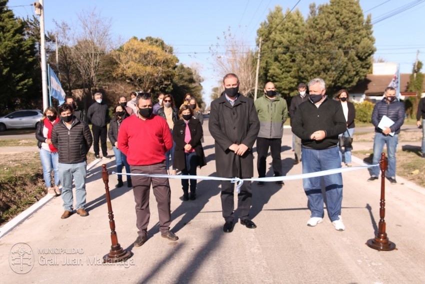 Inauguraron otras seis cuadras de asfalto sobre la Calle 8