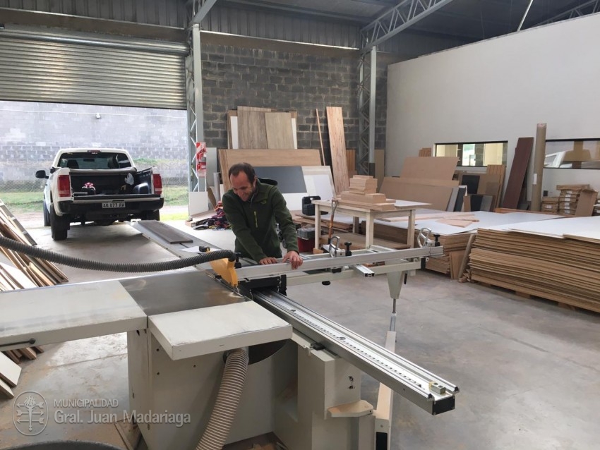 Santoro visit a empresarios y trabajadores del frente de Ruta