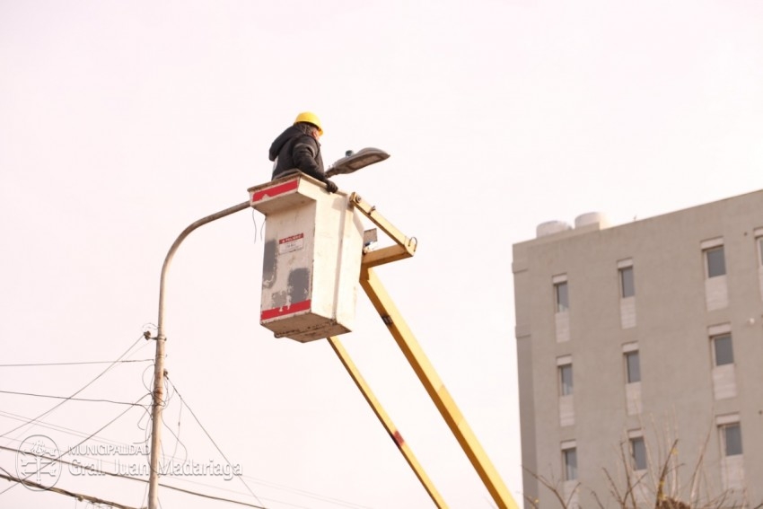 Renovaron las luminarias de la calle Sarmiento