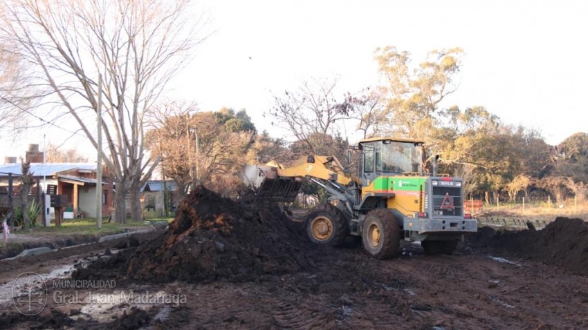 Continan los trabajos de cordn cuneta en el barrio Norte