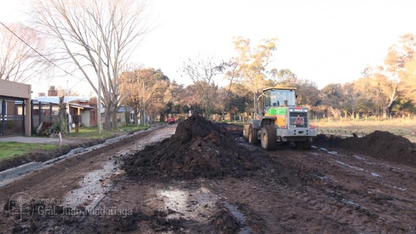 Continan los trabajos de cordn cuneta en el barrio Norte