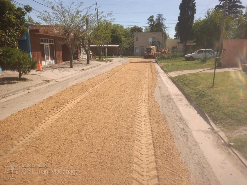 Colocacin de polvo de piedra y trabajos de bacheo