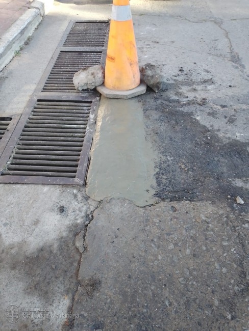 Colocacin de polvo de piedra y trabajos de bacheo