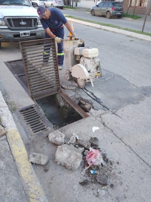 Colocacin de polvo de piedra y trabajos de bacheo