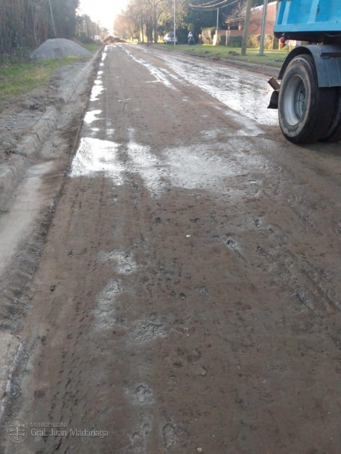 Avanzan los trabajos para el asfaltado de la calle Sarmiento