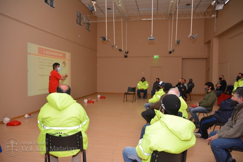 Personal de Defensa Civil se capacit en RCP y abordaje a la vctima