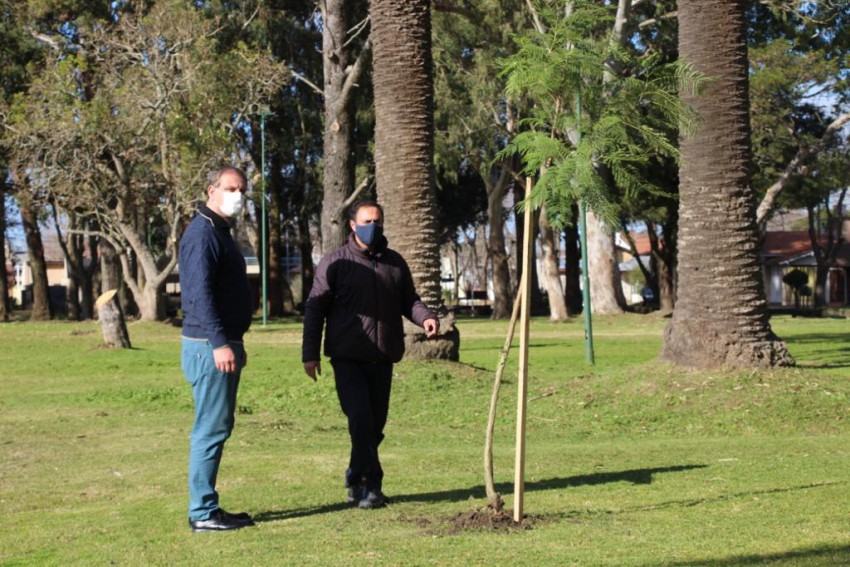 Santoro visit el Parque Anchorena donde se plantaron 100 especies