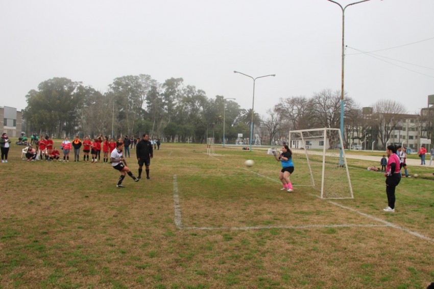 Se disput� en Madariaga la regional de futbol 7 femenino