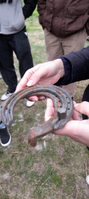 El tercer encuentro del curso de petiseros se centr� en el herrado de 