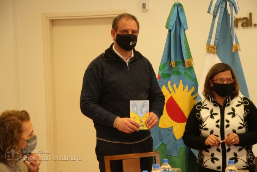 Jardines e instituciones recibieron el segundo libro infantil del mada