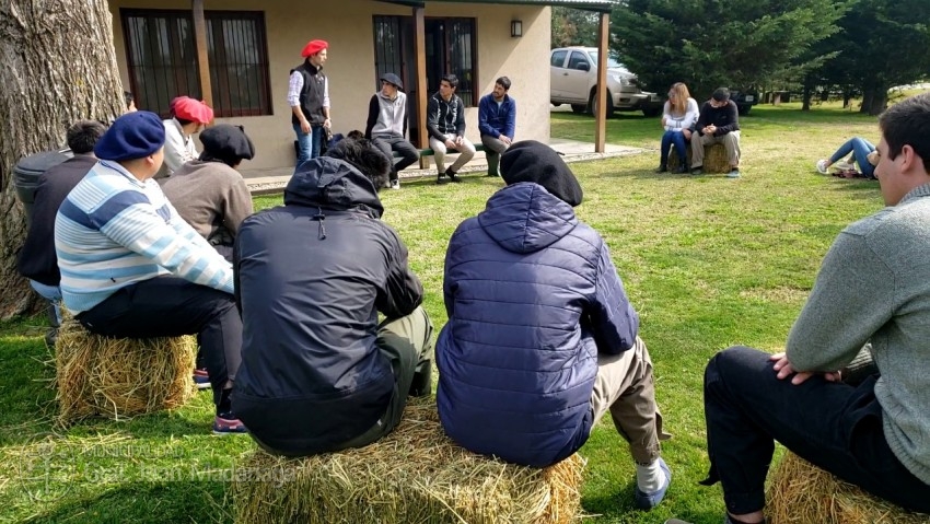 Los alumnos del curso de petisero visitaron un club de polo en Castell
