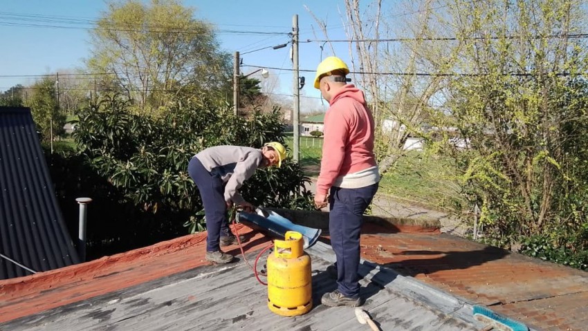 Comenzaron los trabajos para reparar las viviendas afectadas por el te