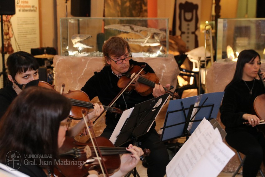 Camerata Madariaga y la Orquesta Municipal de Pinamar deleitaron al p